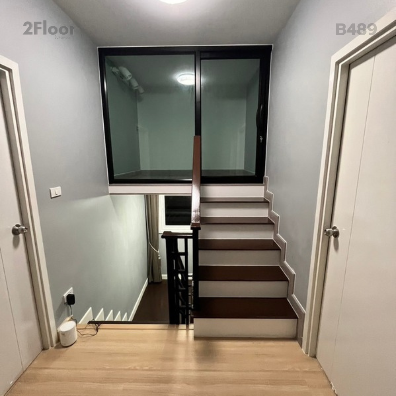 ชั้นลอยกั้นห้องกระจก